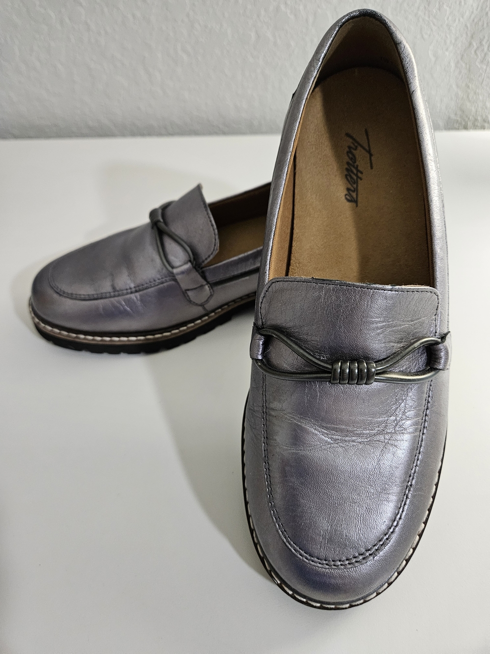 Trotters Women's Metallic Gray Slip-On Loafer